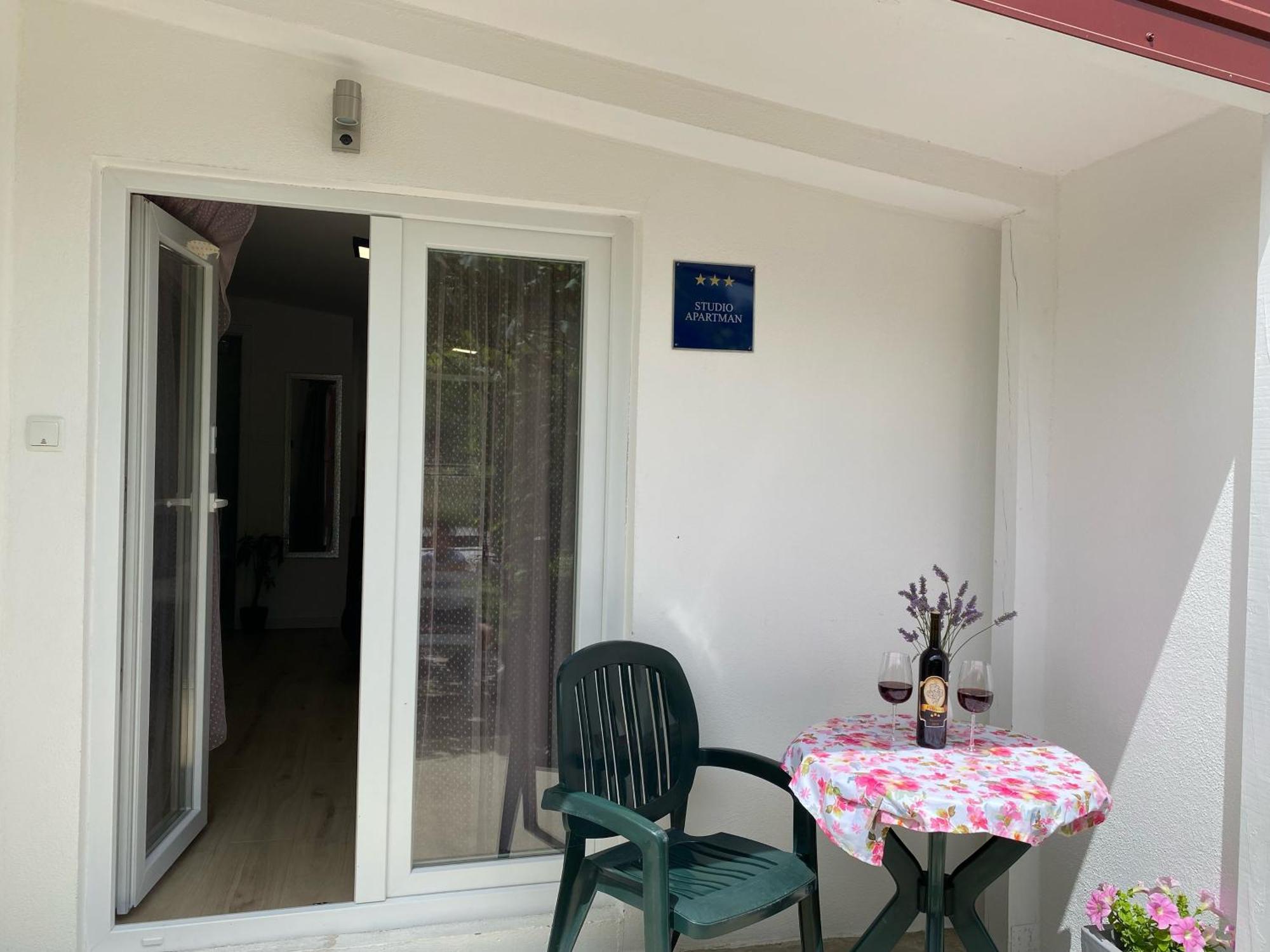 Studio Apartment Adrijana Zagreb Bagian luar foto